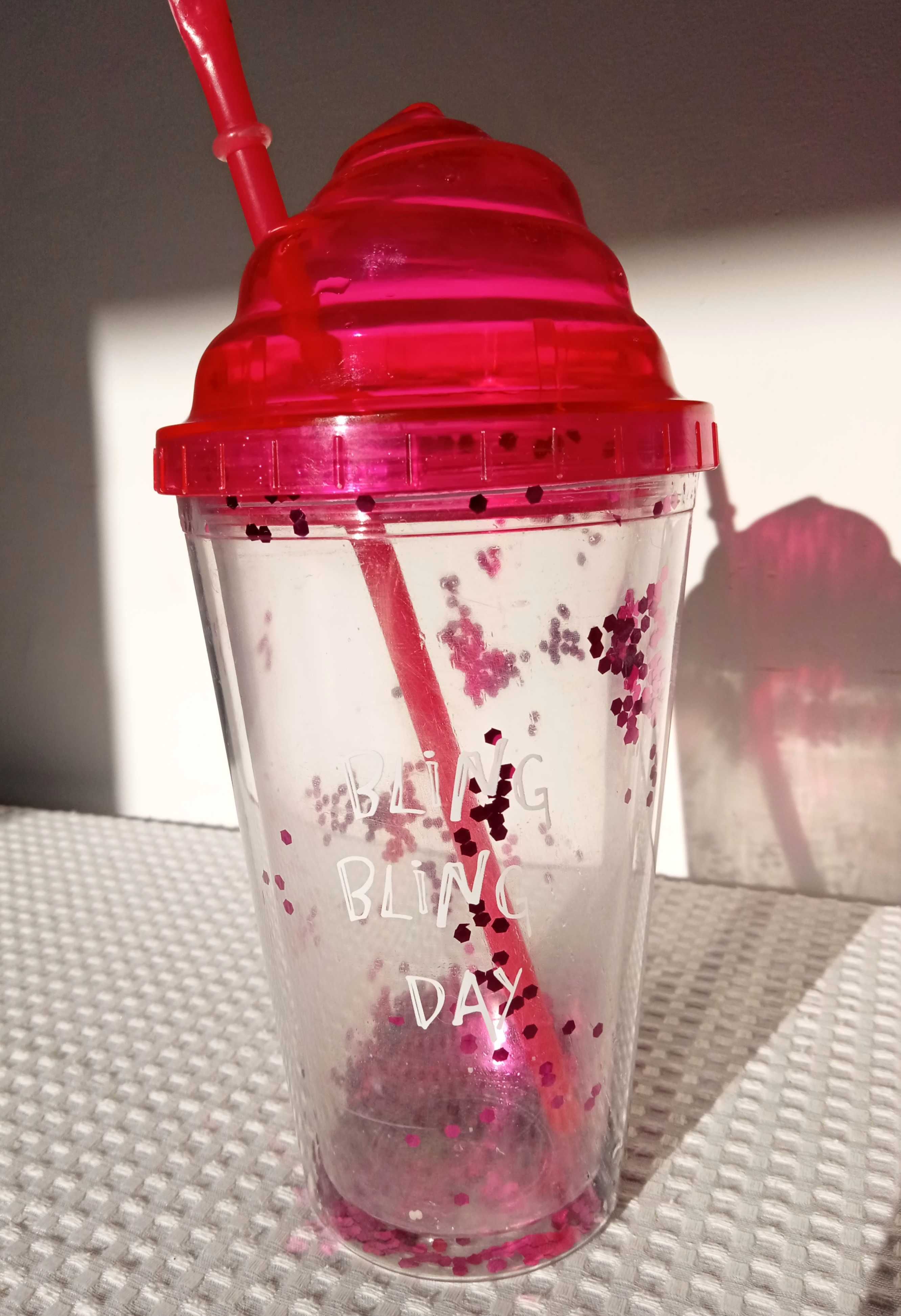 kubek ze słomką SHAKE duży różowy brokatowy