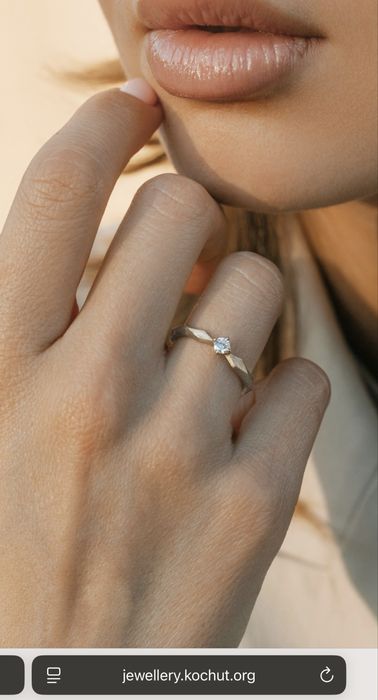 Кольцо с белого золота с бриллиантом ювелирного дома Kochut