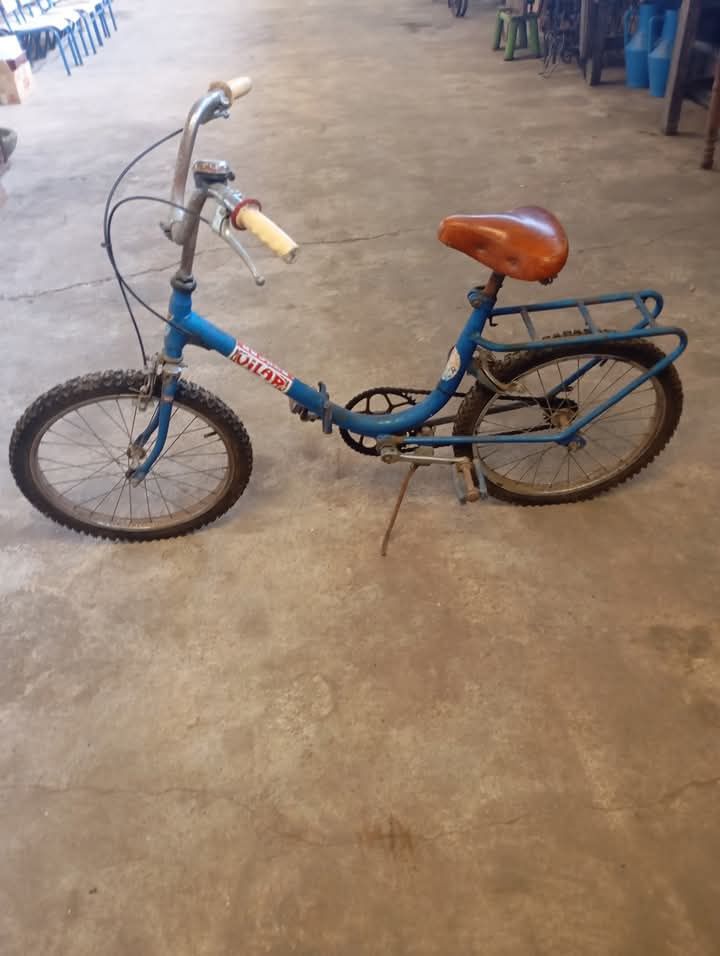 Vendo esta bicicleta muita bonita bom estado antiga