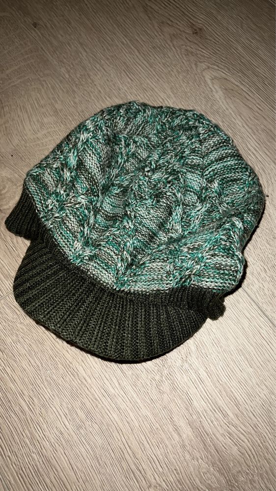 Zimowa czapka z daszkiem obwód 56 cm chlopiec