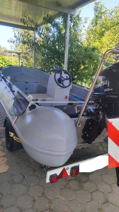 Barco Whaly 370 com motor Tohatsu