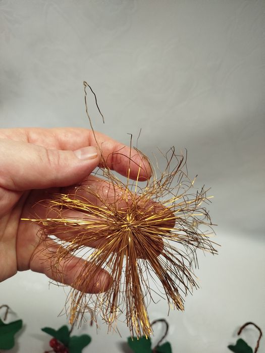 Елочные игрушки, смородина, вишня