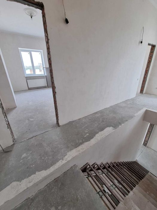 Продам трехэтажный Дом в Корабельном (р-н Жукова)