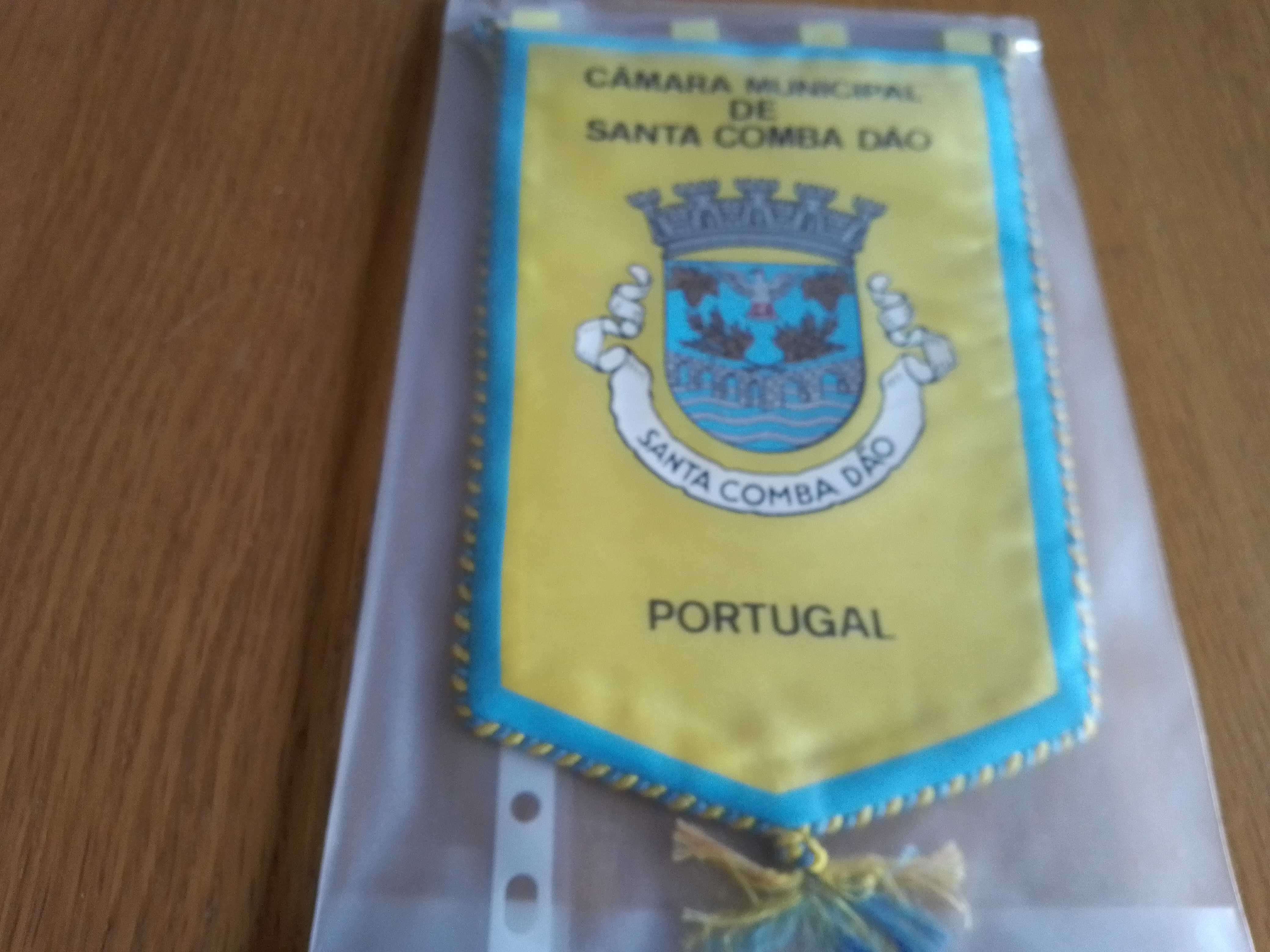 2 Galhardetes de Municípios