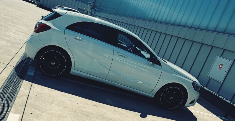 Mercedes A klasa A180 bogate wyposażenie niski przebieg polski salon