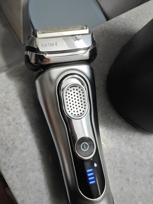 Máquina de Barbear Braun Série 9 - 9090cc + Estação de Limpeza