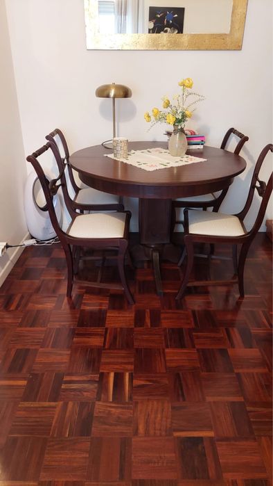 Mesa de sala com 6 cadeiras