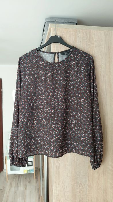 Czarna bluzka damska w kwiaty z długim rękawem Reserved xl