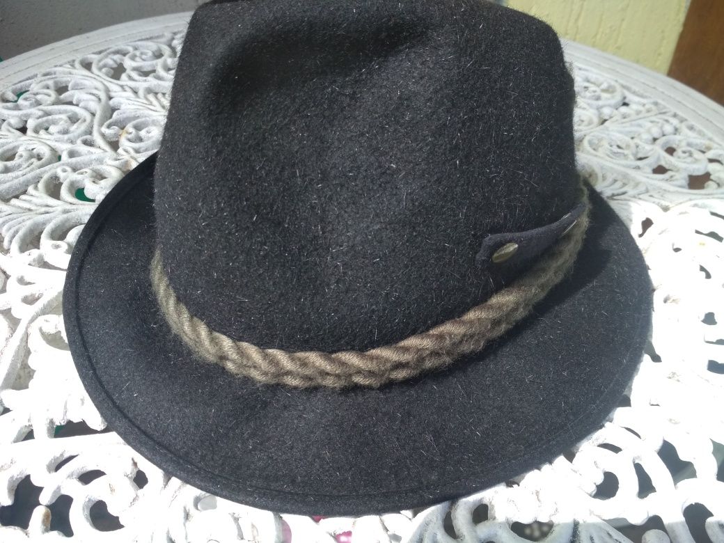 Красивая и модная   мужская шляпа Австрия.