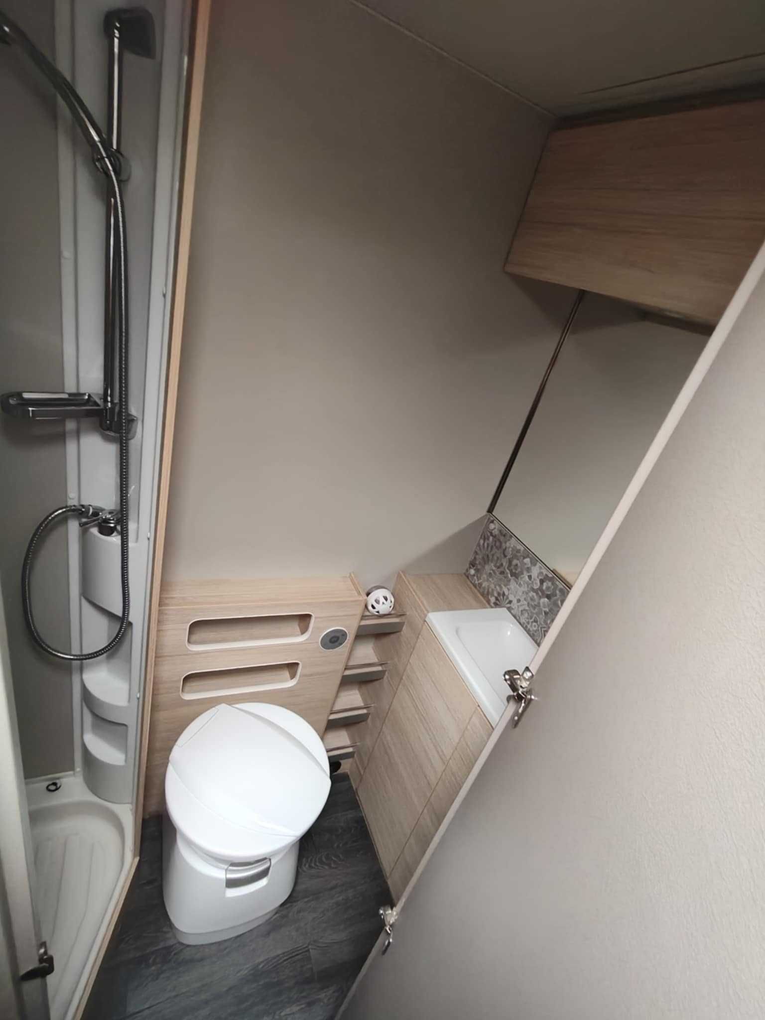 wynajem przyczepa kempingowa 5-6-osob KLIMA oddzielny prysznic!