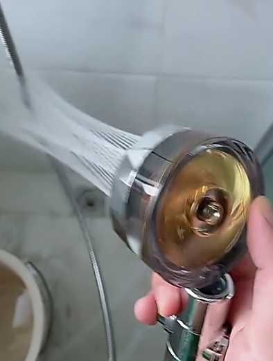 Słuchawka prysznicowa turbo perlator wirujące śmigło turbina efekt 3D