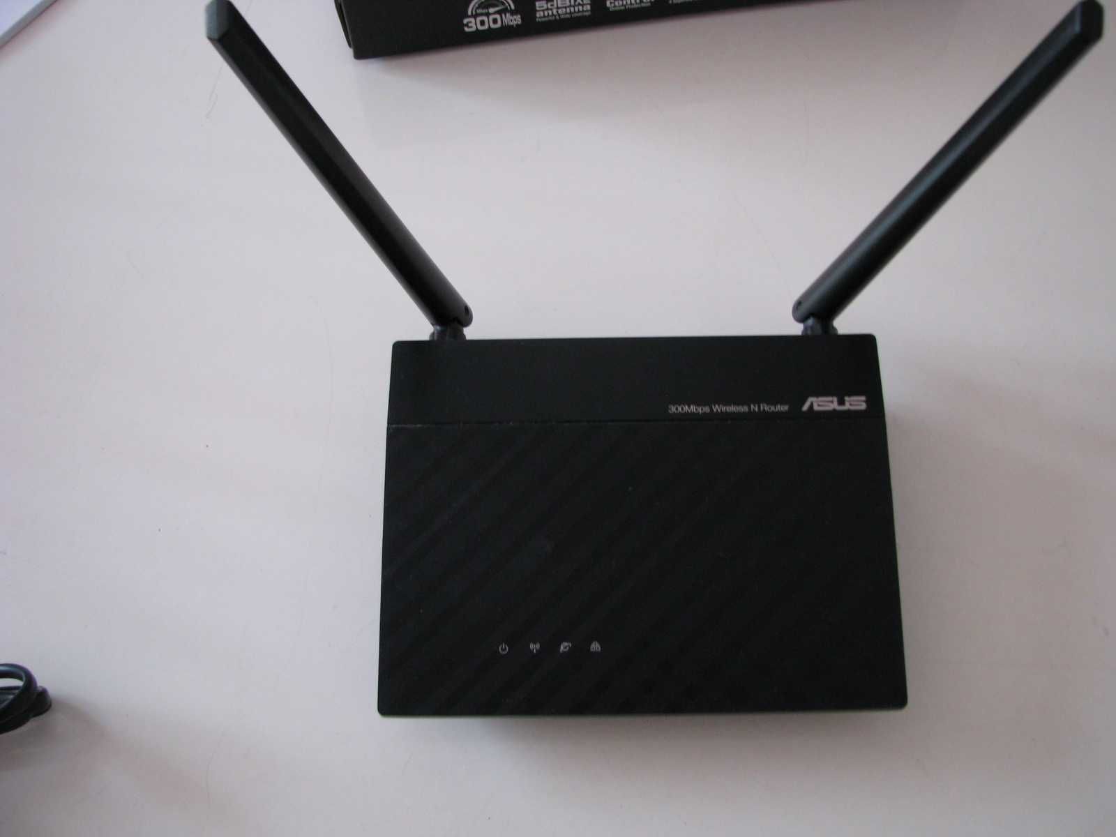 Router ASUS RT-N12+ plus drugi router Actina P6803