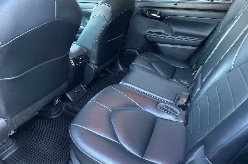 Toyota Highlander XLE      2021