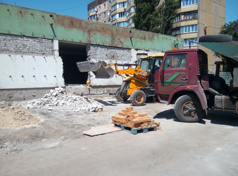 Доставка будівельних матеріалів по місту.