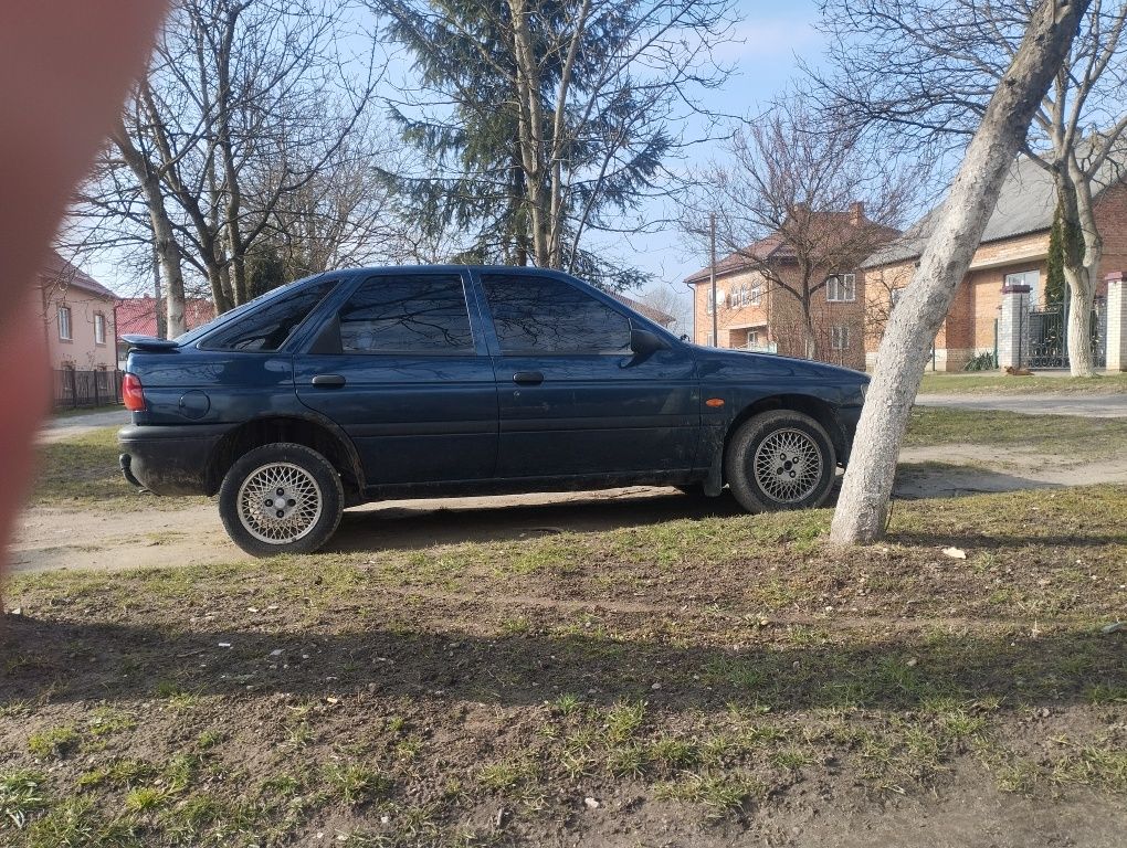 Продається надійний автомобіль Форд ескорд