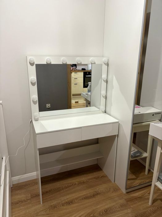 toaletka do makijażu lustro LED