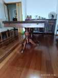 Mesa de jantar em madeira maciça