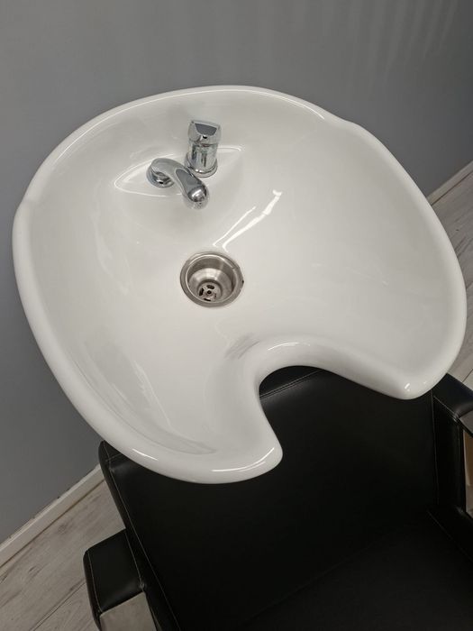 Sprzedam myjnię fryzjerską w pelni sprawną