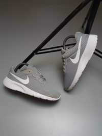 Кросівки Nike Tanjun. Оригінал! Розмір: 39