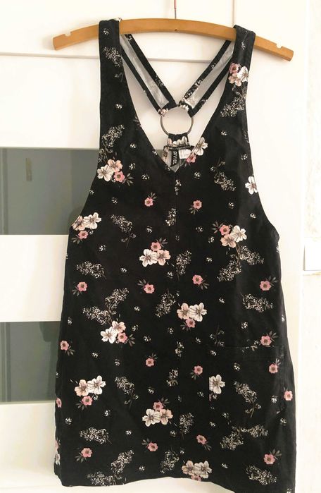 Sukienka czarna w kwiatki