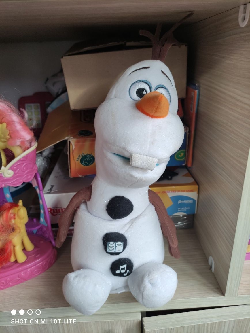 Интерактивная игрушка
Снеговик
ОЛАФ поет и  рассказывает