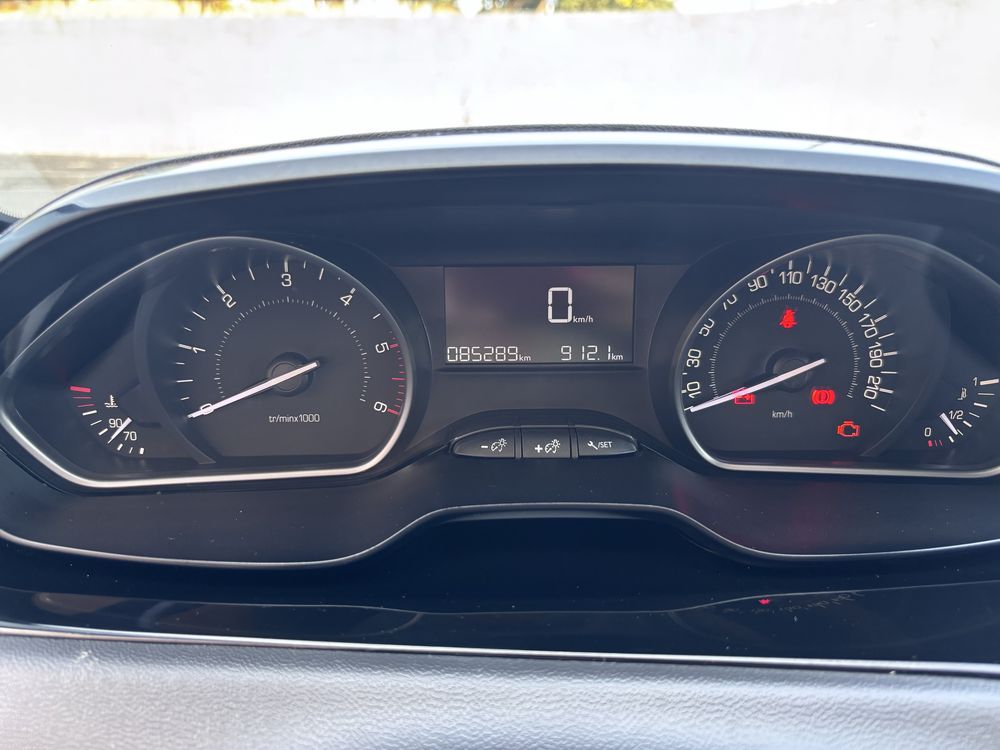 Peugeot 208 BlueHDI 1.5 Signature