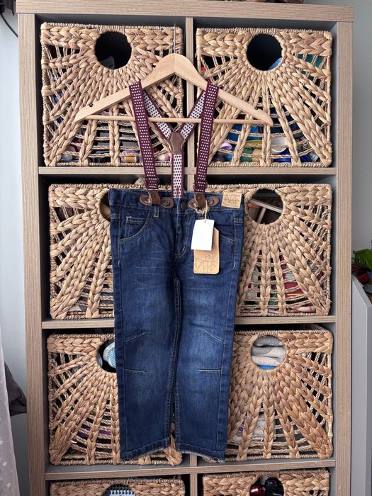 Spodnie jeansowe dla chłopca z szelkami w stylu retro vintage 98/104