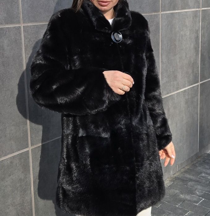 Продам норкову шубу.