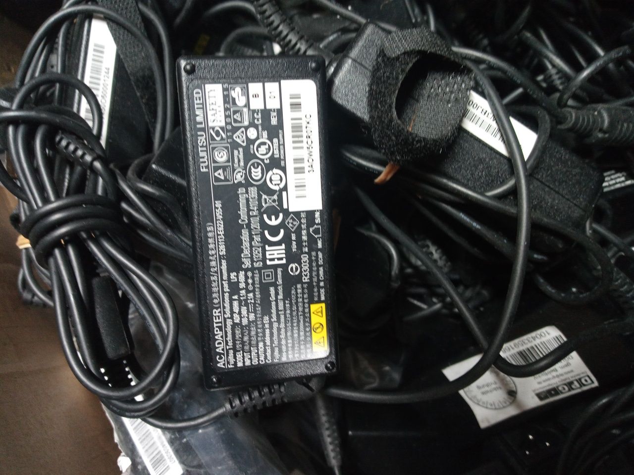 Fujitsu Asus Toshiba Lenovo 5.5*2.5 40w 19V 2.1A оригінал блок живленя