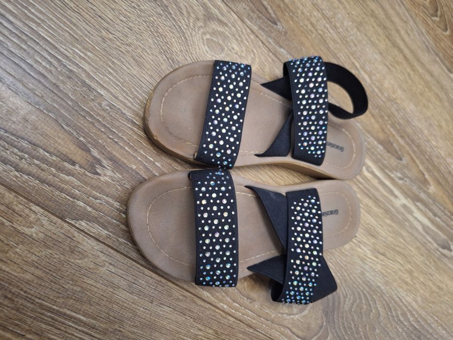 Sandaly z cekinami czarne gumowane Graceland rozm.32