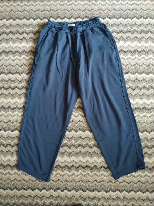 Chłopięce spodnie dresowe, szerokie nogawki, na rozmiar 158