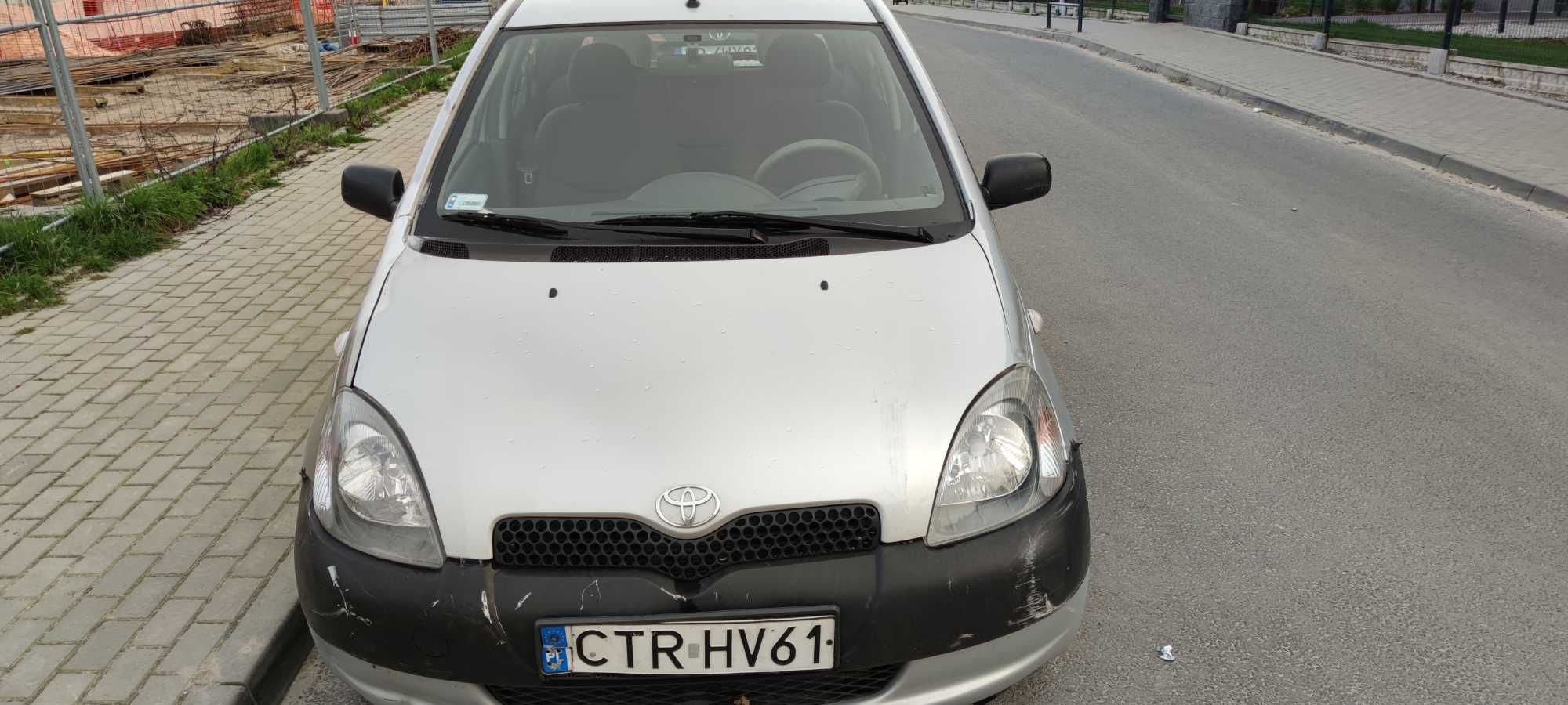 Toyota Yaris 1.0 2000 rok