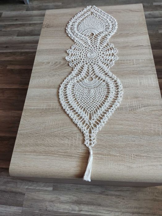 Bieżnik na stół ławę na szydełku