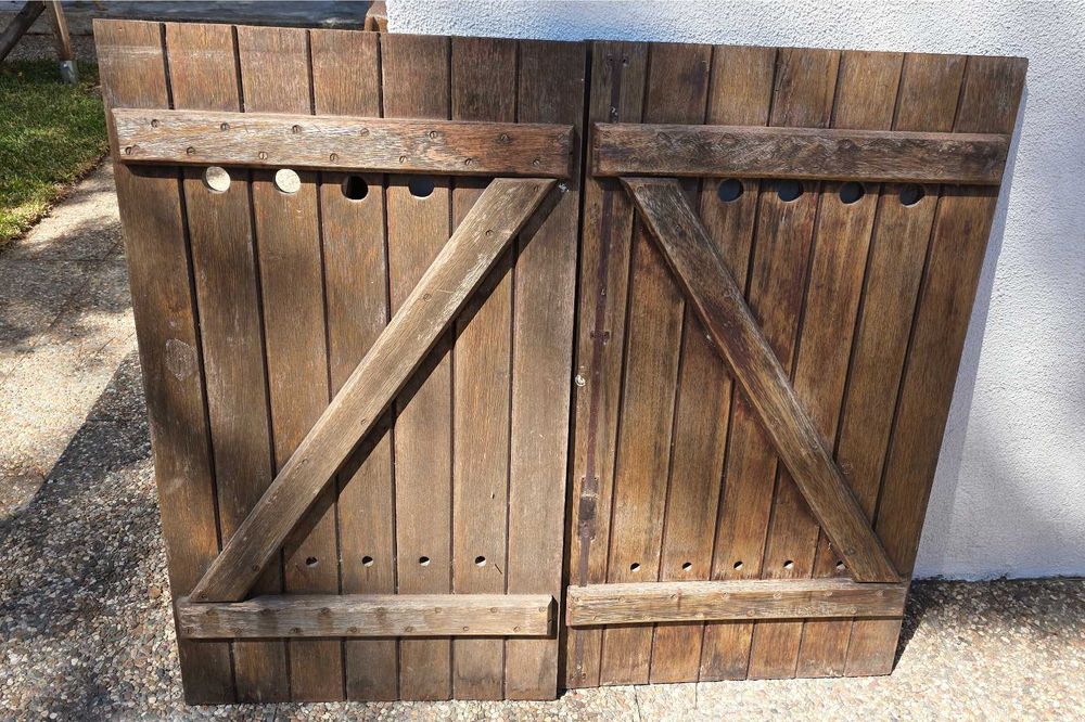 Janelas de madeira exteriores antigas usadas