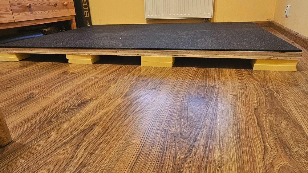 Platforma tłumiąca podest pod perkusję elektroniczną. Sylomer