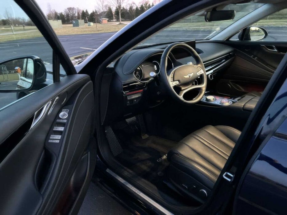 Genesis G80      2023