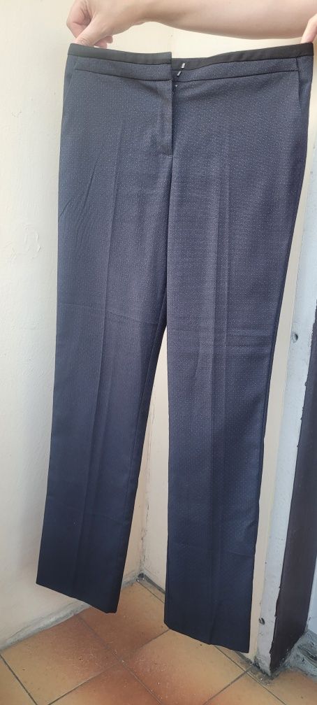 Granatowe spodnie firmy Orsay 38