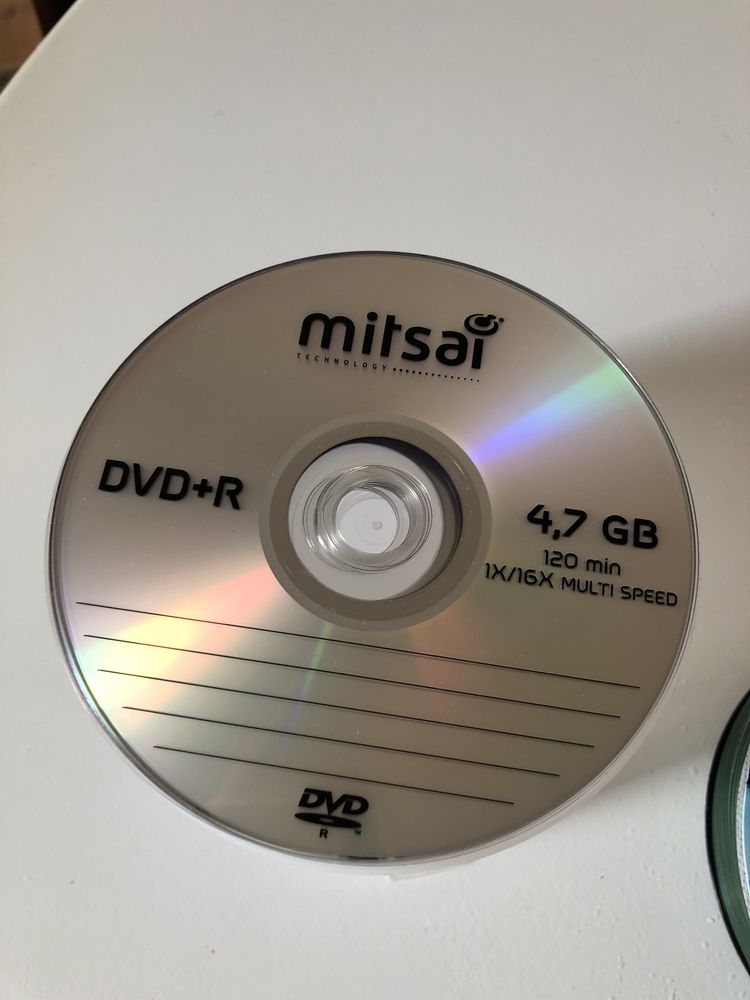 37 CD-R + 6 DVD-R