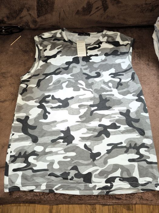 Продам футболку без рукавов