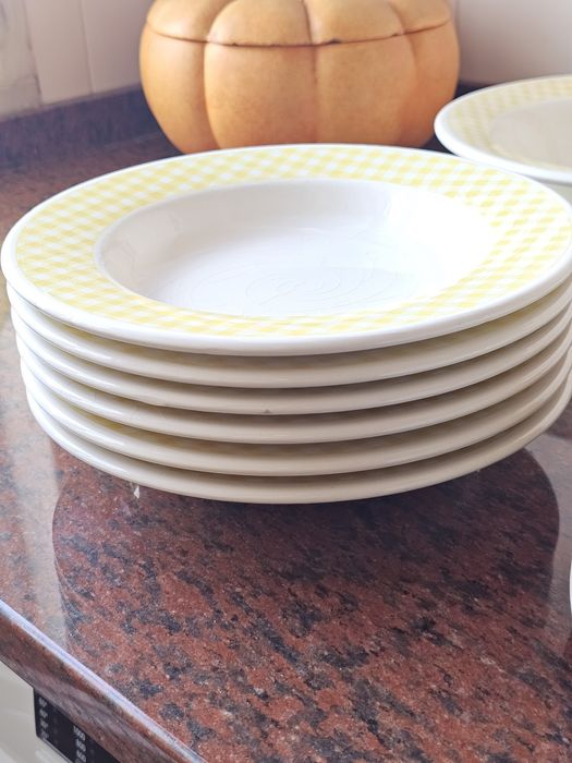 Serviço loiça branco e amarelo