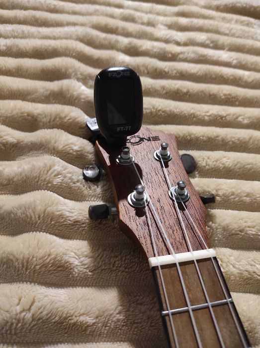 Укулеле сопрано декороване + тюнер для налаштування інструменту