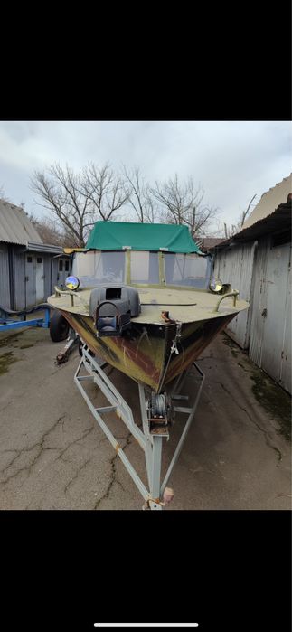 Лодка  катер Амур , лодочный мотор хонда 130прогрес , крым , сарепта