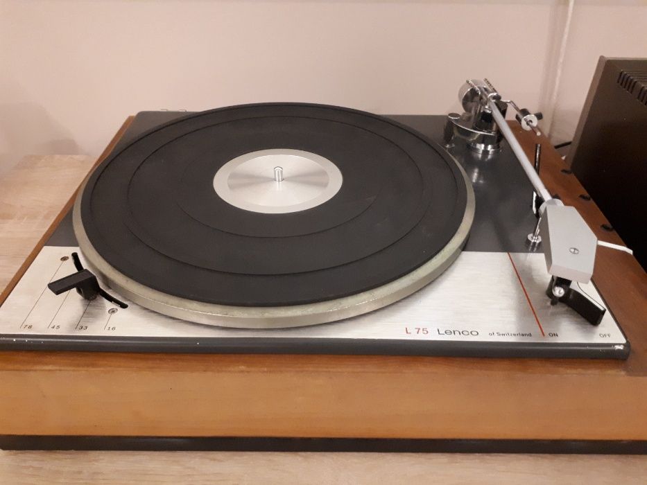 проигрыватель виниловых дисков