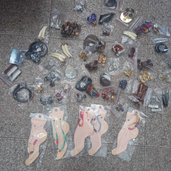 Lote de bijouterias e acessórios