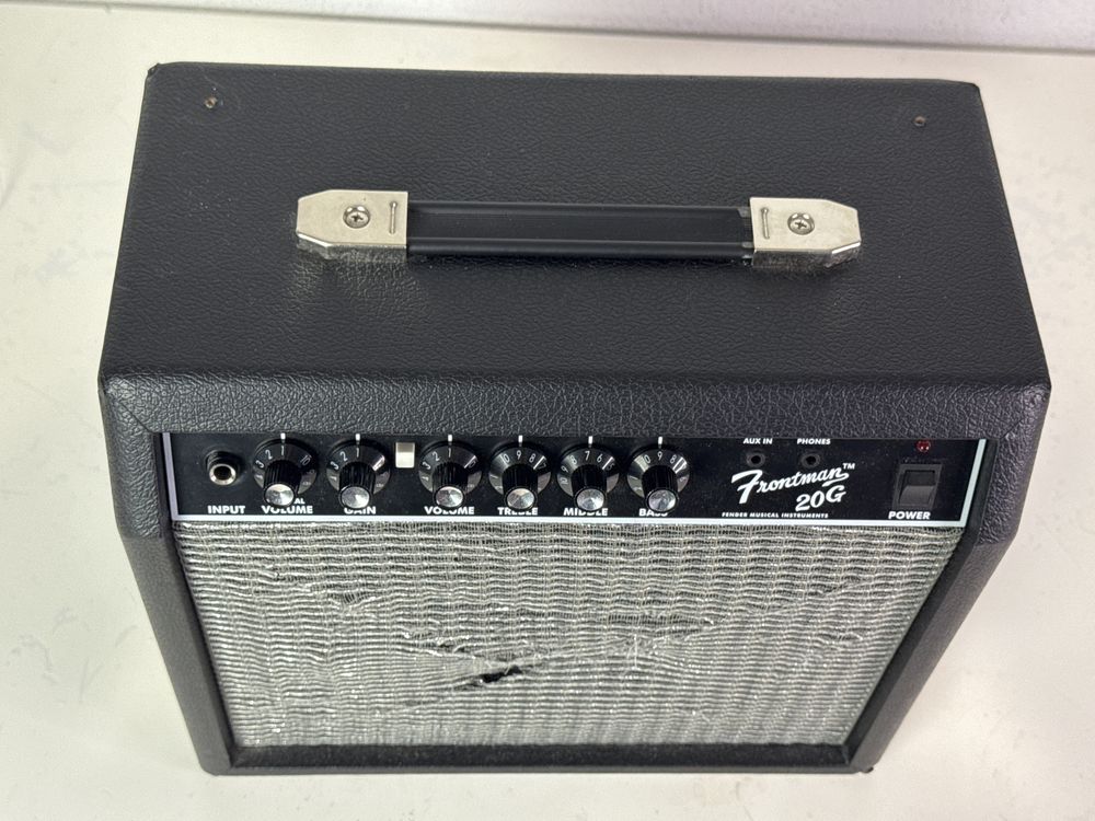 Fender Frontman 20G avariado