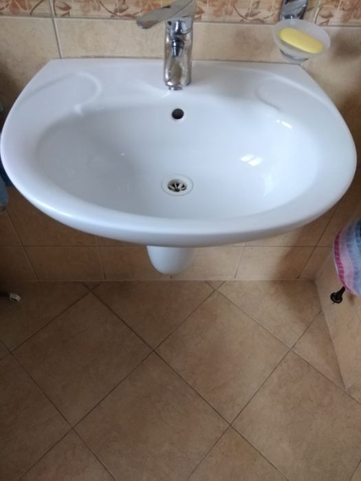 Umywalka łazienkowa z nogą
