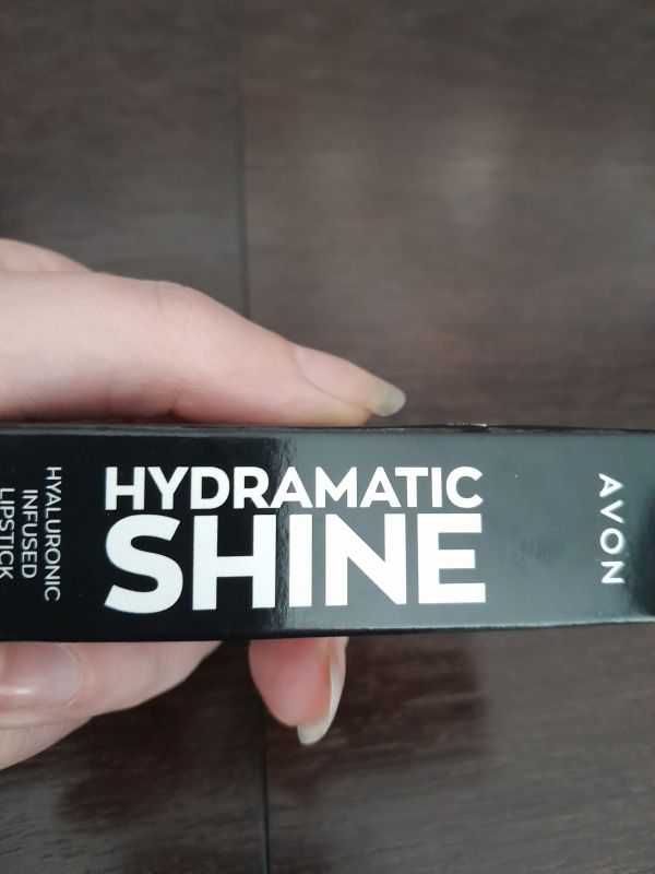 Lśniąca szminka z kwasem hialuronowym Hydramatic Shine 3,6g Carmine.