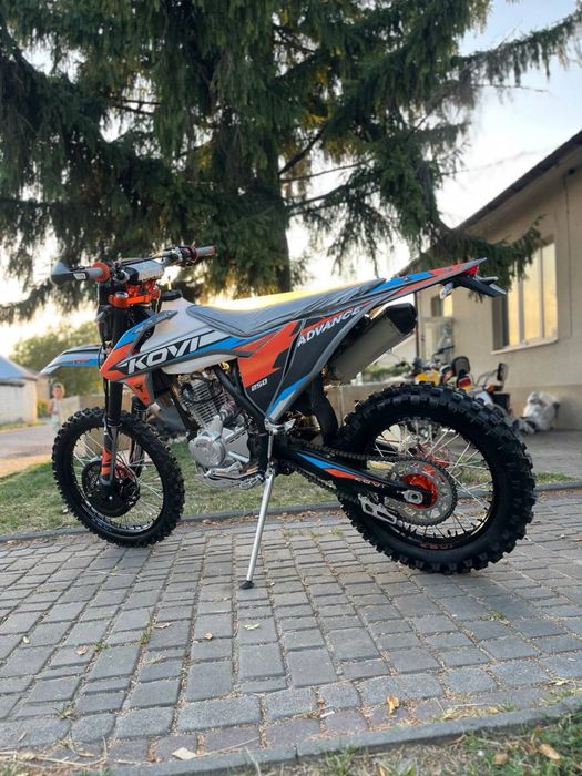Kovi advance 250 ST 2025 18/21 чорно оранджевий та сіро оранджевий
