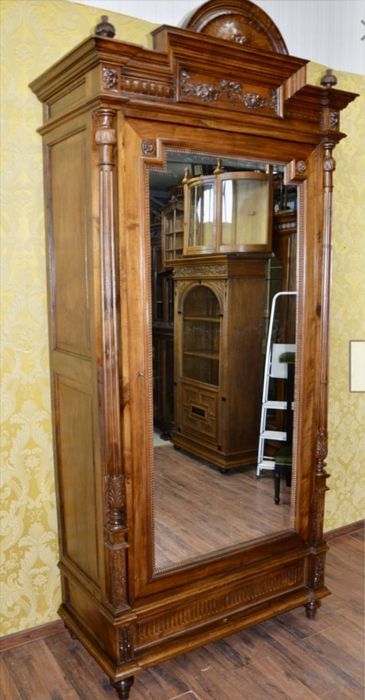 Szafa eklektyczna z lustrem