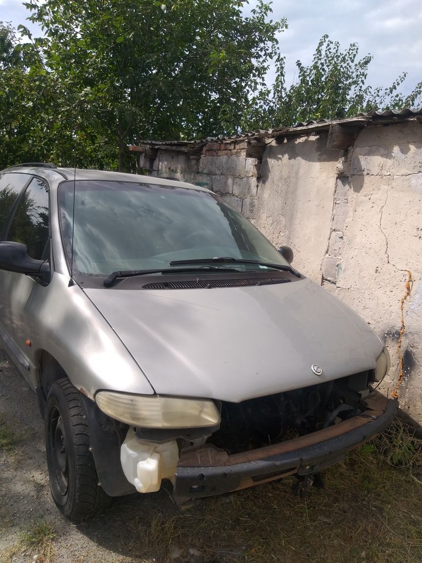 Chrysler Grand Voyager 2.5TDI-разборка.
